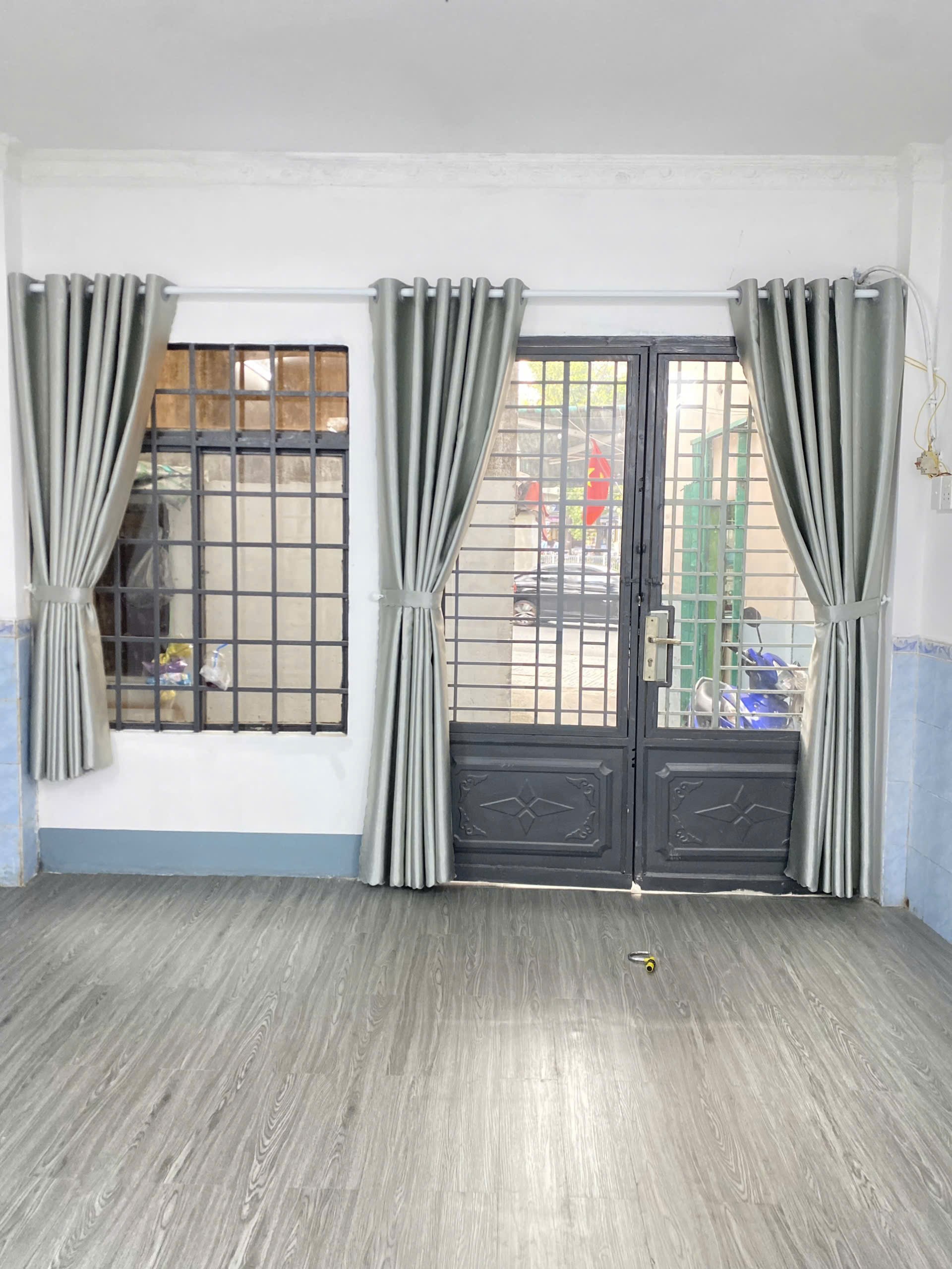 Nhà thuê tại Đường Hoàng Sa, Tân Bình